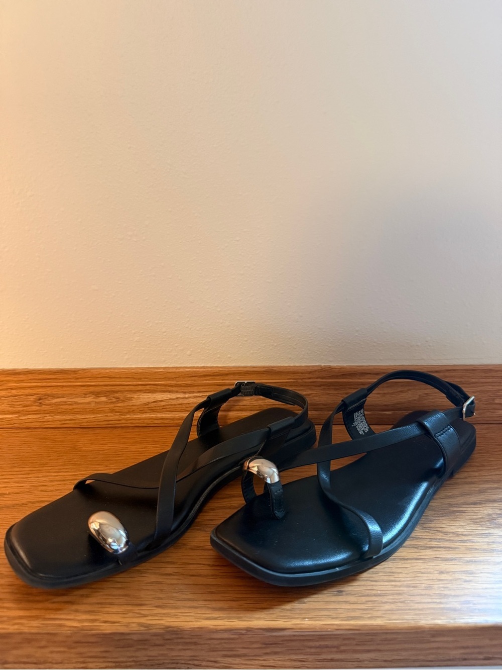 Old Navy Black Toe-Ring Sandals with Silver Accent